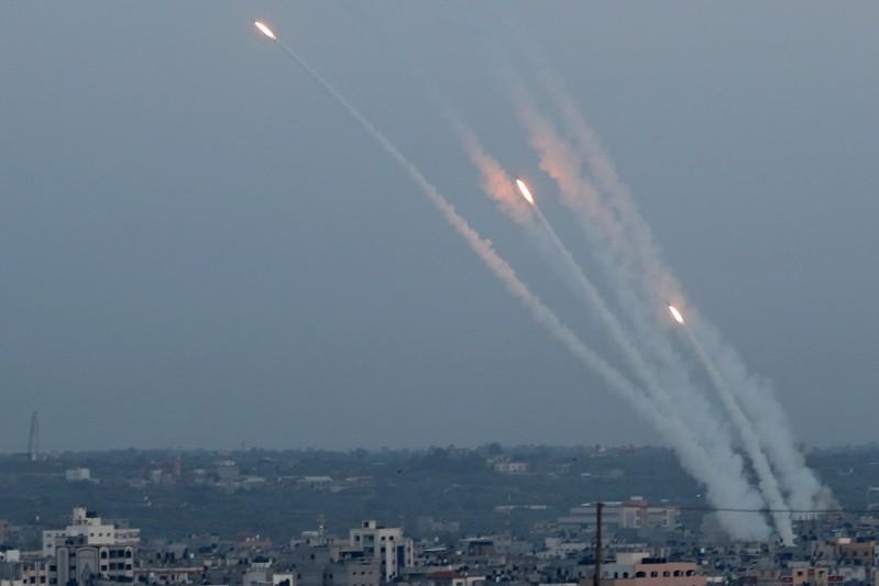 ارتفاع حصيلة القتلى في تصاعد القتال بين إسرائيل وغزة